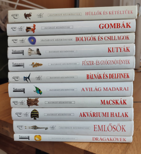 Hatroz Kziknyvek sorozat 11 ktete (Drgakvek, A vilg madarai, Kutyk, Macskk, Akvriumi halak, Bolygk s csillagok, Emlsk, Fszer- s gygynvnyek, Blnk s delfinek, Gombk, Hllk s ktltek)