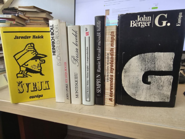 Heinrich B�ll, John Updike, Montesquieu, Samuel Beckett, Jorge Sempr�n, Thornton Wilder, John Berger Jaroslav Hasek - 8db vil�girodalmi reg�ny, K�NYVMENT� AJ�NLAT: Svejk+ �s l�n este �s reggel+ �gy l�tja Roger+ Perzsa levelek+ Molloy-Malone meghal-A megnevezhetetlen+ Ram�n Mercader m�sodik hal�la+ A teremt�s nyolcadik napja+ G.