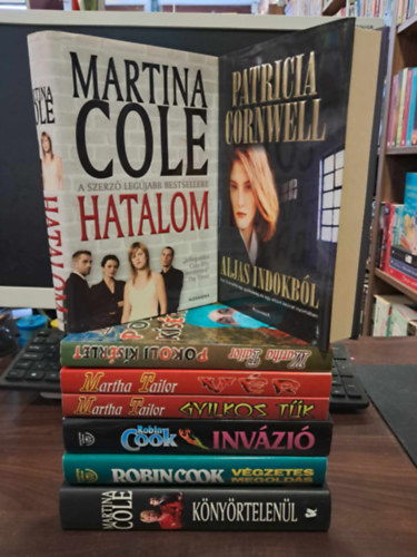 Martina Cole, Patrica Cornwell, Robin Cook, Patricia Cornwell Martha Tailor - 8 db-os krimi KÖNYVMENTŐ AJÁNLAT: Pokoli kísérlet +Vér +Gyilkos tűk +Hatalom +Aljas indokból +Könyörtelenül +Invázió + Végzetes megoldás
