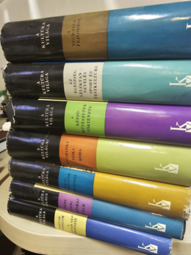 Luk�cs Ern�n�, B�la K�peczi - A kult�ra vil�ga 7db: Magyar irodalom, A magyar n�p t�rt�nete/ A zene, a t�nc, a sz�nh�z, a film/ Vil�girodalom, filoz�fia / Matematika, fizika, k�mia/ A k�pz�m�v�szetek t�rt�nete/ Az eg�szs�g, L�lektan -nevel�s, Sport �s testku