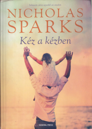Nicholas Sparks - K�z a k�zben