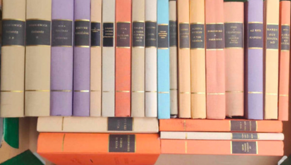 Thomas Hardy, Heinrich Bll, Ernest Hemingway, mile Zola, Hawthorne, Vercors, Balzac, Fontane, Maupassant, Leonhard Frank, Anton Csehov, Ilja Ehrenburg, Aldous Huxley, Sienkiewicz, Mika Waltari - 22 darab Vilgirodalom Remekei knyv: - Az este hangjai modern olasz kisregnyek - Egy tiszta n - Korai vek kenyere hrom kisregny - Elbeszlsek - A titokzatos idegen ngy klasszikus angol kisregny - Faragott koporsk amerikai kisreg