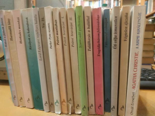 Osvát Erzsébet Agatha Christie - 34 db Agatha Christie krimi (Hunga sorozat): A barna ruhás férfi; A fogorvos széke, A frankfurti utas; A gyűlölet őrültje; A láthatatlan kéz; A Listerdale-rejtély; A Sittaford-rejtély; A sors kapuja; A titkos ellenfél; A titokzatos Mr. Qu