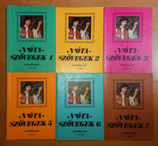 7 fzet a Ntaszvegek cm sorozatbl: Ntaszvegek 1, Ntaszvegek 2, Ntaszvegek 3, Ntaszvegek 4, Ntaszvegek 5, Ntaszvegek 6, Ntaszvegek 7