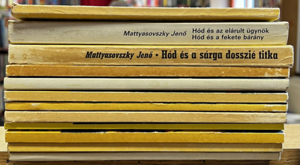Mattyasovszky Jenő - 12 db Hód kötet: Hód és a ZX-7, Hód és fején kalap, Hód és a fura ötlet, Hód és a picike ember, avagy szeretnek táncolni a lányok, Hód és a sátáni vigyor avagy elcsenték a kísértetek óráját, Hód és a lisszaboni futár, Hód