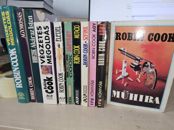 Robin Cook - 10db Robin Cook kötet, KÖNYVMENTŐ AJÁNLAT: Végzetes megoldás+ Agymosás+ Akár az Isten+ Életjel+ Járvány+ Mutáció+ Szfinx+ Agy+ Kóma+ Műhiba