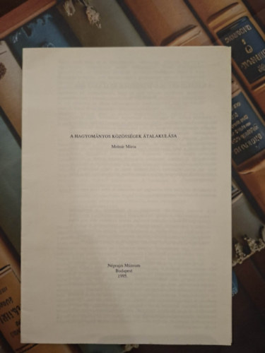 Moln�r M�ria - A hagyom�nyos k�z�ss�gek �talakul�sa (k�l�nlenyomat)