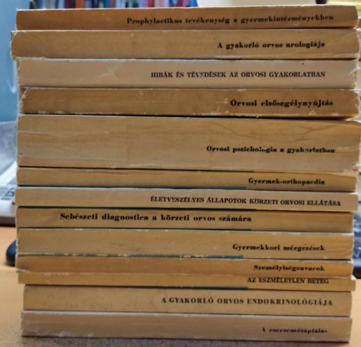 Medicina Kiadó - 13 db kötet "A gyakorló orvos könyvtára" (címek a terméklapon, saját fotó)