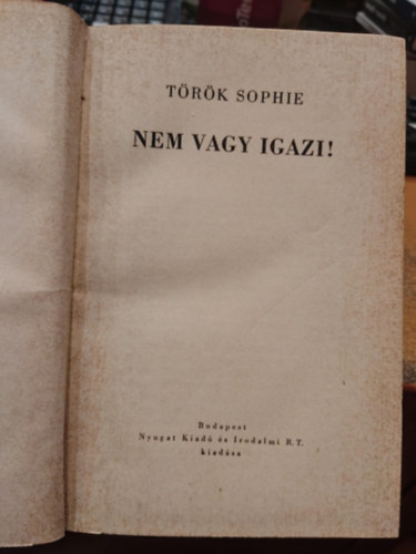 Török Sophie - Nem vagy igazi!
