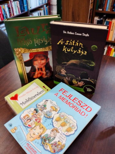 Arthur Conan Doyle, Bianka Minte-K�nig, S. Reid Louis Sachar - Ifj�s�gi k�nyvcsomag 4 darabos K�NYVMENT� AJ�NLAT: Laura titkos t�rsas�ga, A s�t�n kuty�ja, Mobilszerelem, Fejleszd a mem�ri�d!