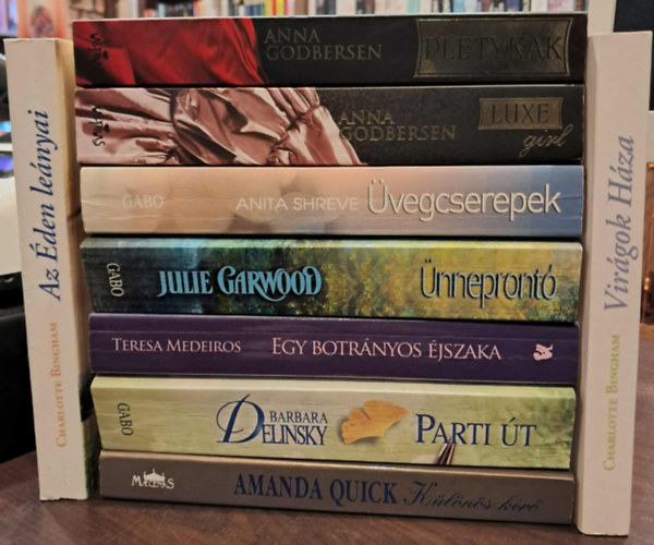 Anita Shreve, Julie Garwood, Teresa Medeiros, Barbara Delinsky, Amanda Quick, Charlotte Bingham Anna Godbersen - 9 db-os romantikus KNYVMENT AJNLAT: Pletykk, Luxe girl, vegcserepek, nnepront, Egy botrnyos jszaka, Parti t, Klns kr, Virgok hza, Az den lenyai