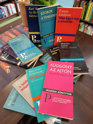 Lojze Kovacic, Malamud Bernard, Torgny Lindgren, Karl Krolow, Sebesty�n Gy�rgy, Ivo Michiels, Singer I. B., Raymond Federman Leon de Winter - Modern k�nyvt�r 13 darabos K�NYVMENT� AJ�NLAT: Ki l�tta Eileen W.-t?, A val�s�g, Isteni kegyelem, Mint k�gy� �tja a k�szikl�n, Az �letrajz folytat�sa, Alb�n�, H�zass�g ut�n, Silver v�rosa, A b�cs�, A lublini m�gus, Mosolyreg�