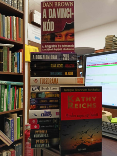 Kathy Reichs, Dean R. Koontz Dan Brown - KNYVMENT AJNLAT, 15 db. krimik.  Maigret valolmsa+A borzalom ri+Virrasztk+Mr. Murder+A Da Vinci-kd+Minden napra egy halott+Tszdrma+A balek
