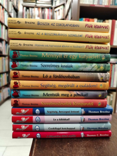 Thomas Brezina - K�NYVMENT� AJ�NLAT, 13 db. Brezina k�nyvek. Boszik az iskolapadban+ Az a boszork�nyos szerelem+ Hogyan v�ltoztassuk b�k�v� a tes�nkat+ Mennyit �r egy kutya�let+ Szerelmes koal�k+ L� a f�rd�szob�ban+ Seg�ts�g, meg�r�lt a csal�dom