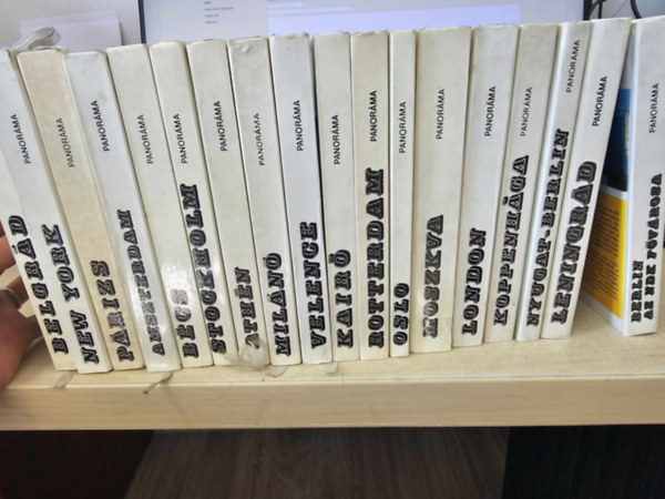 18 darab Panoráma KÖNYVMENTŐ AJÁNLAT (Belgrád, New York, Párizs, Amszterdem, Bécs, Stockholm, Athén, Milánó, Velence, Kairó, Rotterdam, Oslo, Moszkva, London, Koppenhága, Nyugat-Berlin, Berlin NDK, Leningrád