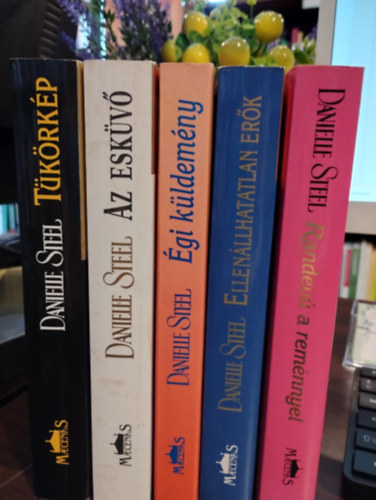Danielle Steel Daniel Steel - Danielle Steel knyvcsomag 5 darabos KNYVMENT AJNLAT: Tkrkp, Az eskv, gi kldemny, Ellenllhatatlan erk, Randev a remnnyel