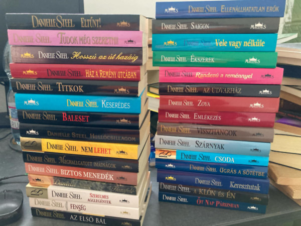 Danielle Steel - 30 db Danielle Steel k�tet