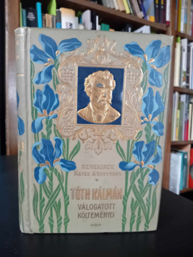 Szerző Tóth Kálmán Szerkesztő Radó Antal Endrődi Sándor - Tóth Kálmán válogatott költeményei - Aranyozott, színezett kiadói egész vászonkötés, Magyar művészek fekete-fehér rajzaival illusztrált. Hetedik kiadás. Saját képpel.