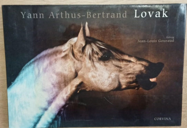 Yann Arthus-Bertrand - Lovak (Corvina)