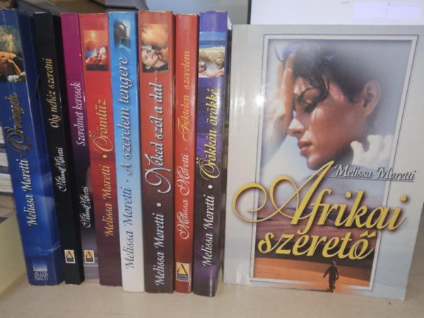 Melissa Moretti - 9db Melissa Moretti ktet, KNYVMENT AJNLAT: rvnyek+ Oly nehz szeretni+ Szerelmet keresek+ rmtz+ A szerelem tengere+ Neked szl a dal+ Fktelen szerelem+ rkkn rkk+ Afrikai szeret