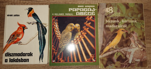 Siroki Zolt�n, B�r� S�ndor - 3 k�nyv a madarakr�l: D�szmadarak a lak�sban, Papag�j - �b�c� - A hull�mos papag�j, 88 sz�nes oldaal h�zunk, kert�nk madarair�l