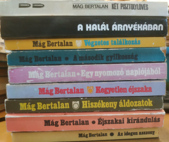 Mág Bertalan - 9 db Mág Bertalan: A halál árnyékában; Az idegen asszony; Egy nyomozó naplójából; Éjszakai kirándulás; Hiszékeny áldozatok; Kegyetlen éjszaka; Két pisztolylövés; A második gyilkosság