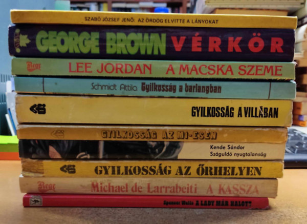 Kende Sndor, Lee Jordan, Szab Lszl, ...s mg sokan msok George Brown - 10 db krimi: A kassza; A Lady mr halott; A macska szeme; Az rdg elvitte a lnyokat; Gyilkossg a barlangban; Gyilkossg a villban; Gyilkossg az M1-esen; Gyilkossg az rhelyen; Szguld nyugtalansg; Vrkr