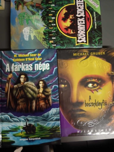 3db knyv:A farkas npe+Szrnyek szigete+A boszorknyfi