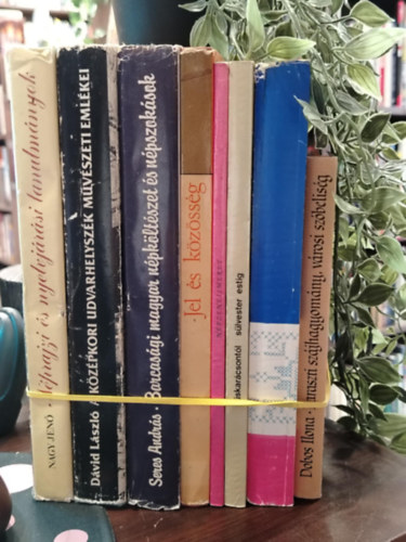 Nagy Jenő Dávid László Seres András Gunda Béla Szabó Csaba Haáz Sándor Dobos Ilona. - KÖNYVMENTŐ AJÁNLAT, 8 DB. Néprajz. Néprajzi és nyelvjárási tanulmányok, A középkori Udvarhelyszék művészeti emlékei, Barcasági magyar népköltészet és népszokások, Jel és közösség, Népzeneismeret, Kiskarácsonytól sülveste