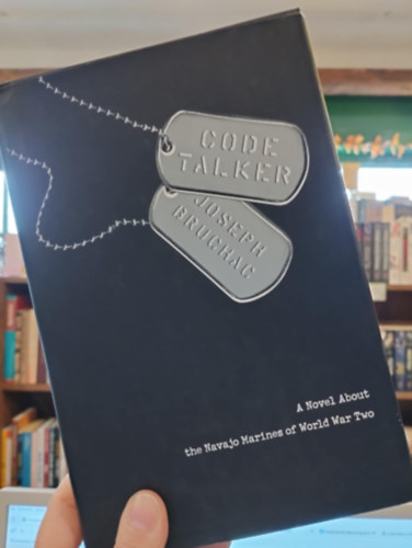 Joseph Bruchac - Code Talker: A Novel About the Navajo Marines of World War Two / Reg�ny a m�sodik vil�gh�bor� Navaho tenger�szgyalogosair�l