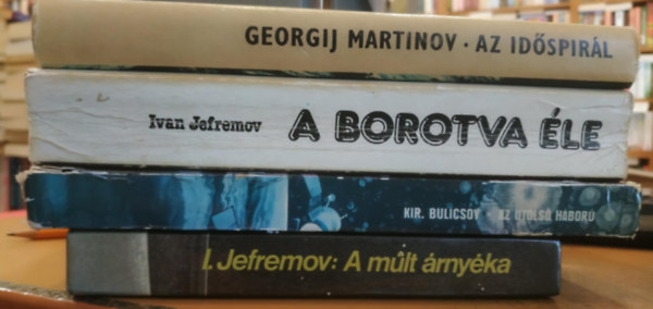 Kir Bulicsov, Georgij Martinov I. Jefremov - 4 db orosz sci-fi: A mlt rnyka; Az utols hbor; A borotva le; Az idspirl
