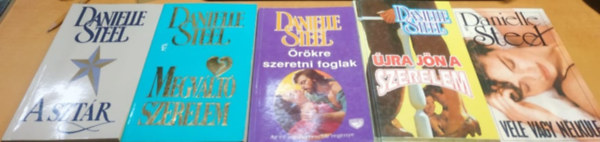 Danielle Steel - 5 db Danielle Steel: A sztr + Megvlt szerelem + rkre szeretni foglak + jra jn a szerelem + Vele vagy nlkle