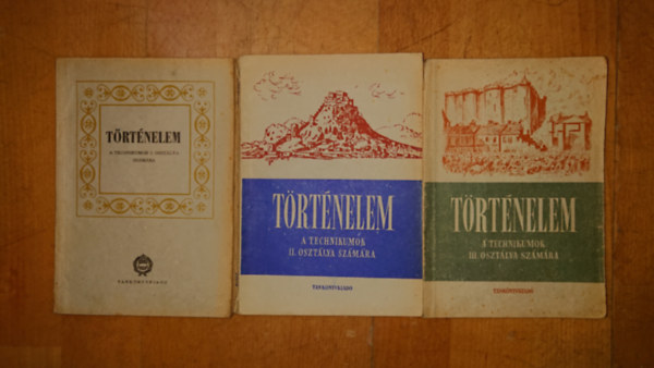 3 t�rt�nelemk�nyv technikumok sz�m�ra az 1960-as �vekb�l: T�rt�nelem a tecchnikumok I. oszt�lya sz�m�ra, T�rt�nelem a tecchnikumok II. oszt�lya sz�m�ra, T�rt�nelem a tecchnikumok III. oszt�lya sz�m�ra