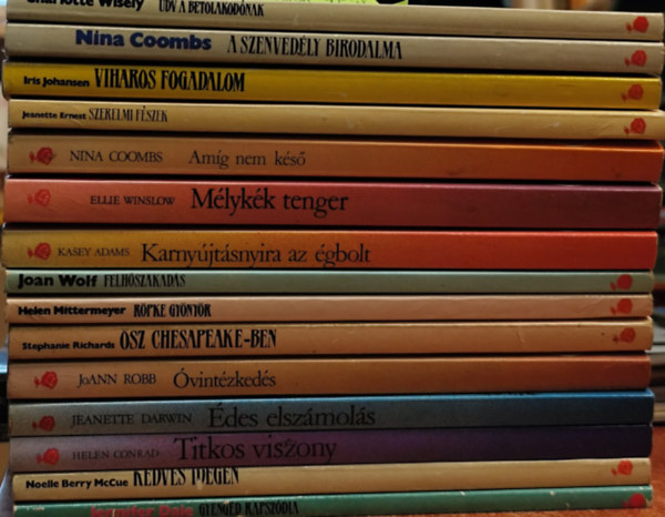 Helen Conrad, Jeanette Darwin, Joann Robb, Stephanie Richards, Helen Mittermeyer, Joan Wolf, Kasey Adams, Ellie Winslow, Nina Coombs, Jeanette Ernest, Iris Johansen, Charlotte Wise Noelle Berry McCue - 15 db a Vörös Rózsa sorozatból