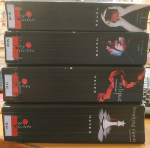 Stephenie Meyer - Twilight Saga I-IV. (Alkonyat + jhold + Napfogyatkozs + Hajnalhasads)