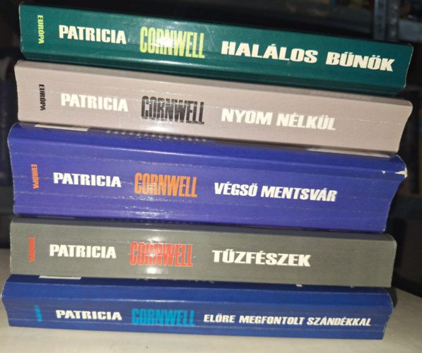 Patricia Cornvell - 5 ktet: Hallos bnk + Nyom nlkl + Vgs mentsvr + Tzfszek + Elre megfontolt szndkkal