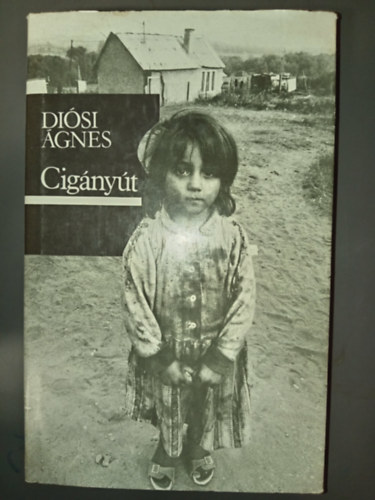 Kiss Marianne  Di�si �gnes (szerk.), Horv�th D�vid (fot�) - Cig�ny�t - Magyarorsz�g felfedez�se (Kult�ra �s mentalit�s cig�ny k�z�ss�gekben / "Szeret az �n Istenem" / Cig�ny zen�szek? Zen�sz cig�nyok? / V�ndormunk�sok - vend�gmunk�sok / Ahol az utak v�get �rnek / Cig�ny iskola / Szoci�