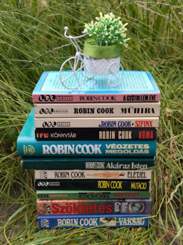 Robin Cook - KÖNYVMENTŐ ajánlat, 11 db Cook. A gyötrelem éve+ Műhiba+ Szfinx+ Kóma+ Végzetes megoldás+ Akár az Isten+ Életjel+ Mutáció+ Járvány+ Szöktetés+ Vakság