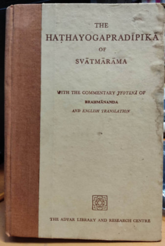 Svatmarama  (Svatmarama) - The Hathayogapradipika of Svatmarama,: With the commentary Jyotsna of Brahmananda, and English translation (Adyar Library general series)