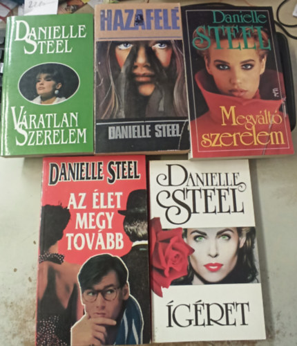 Danielle Steel - 5 db Danielle Steel k�tet: V�ratlan szerelem - Hazafel� - Megv�lt� szerelem - Az �let megy tov�bb - �g�ret