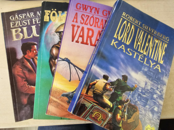 Brian W. Aldiss, Gwyn Gwylin, Robert Silvenberg Gspr Andrs - 4db Griff knyv, sci-fi, KNYVMENT AJNLAT: Ezst flhold blues+ Fldburok+ A szrakozott varzsl+ Lord Valentine kastlya