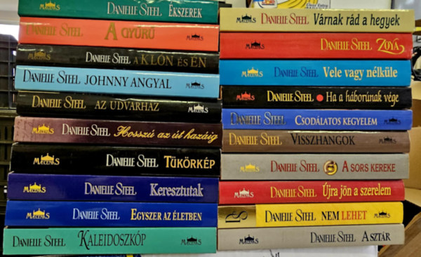 Danielle Steel - 20db Steel ktet, KNYVMENT AJNLAT: kszerek+ A gyr+ A kln s n+ Johnny angyal+ Az udvarhz+ Hossz az t hazig+ Keresztutak+ Egyszer az letben+ Kaleidoszkp+ Vrnak rd a hegyek+ Zoya+ Vele vagy nlkle+ Ha a hbornak