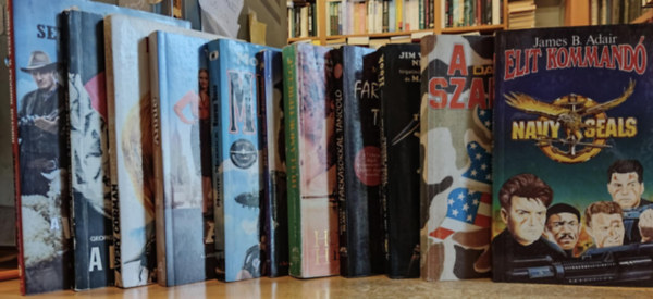 Michael Blake, Pat Conroy, James B. Adair, Dale A. Dye, Dick King-Smith, Monte Merrick, Thomas Meehan, Avery Corman, Georges Arnaud, Seth MacFarlane Terry Brooks - 11 db mozifilm k�nyvv�ltozat: A f�lelem b�re; A szakasz; Annie; Babe, a b�tor kismalac; Elit kommand�; Farkasokkal t�ncol�; Hogyan rohanj a vesztedbe; Hook; Hull�mok hercege; Kramer kontra Kramer; Memphis Belle