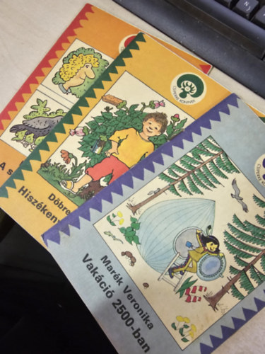 Döbrentei Kornél, Móra Ferenc Marék Veronika - 3db mesefüzet: Vakáció 2500-ban+ Hiszékenyke csokit ültet+ A sólymári csóka