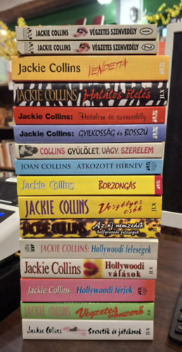 Jackie Collins - 15 db-os Jackie Collins K�NYVMENT� AJ�NLAT 16 k�tetben: Hal�los �lel�s, Gyilkoss�g �s bossz�, Hollywoodi v�l�sok, Vendetta, Hollywoodi f�rjek, V�gzetes vonzer�, Szeret�k �s j�t�kosok, V�gzetes szenved�ly I-II, Gy�l�let, v�gy,