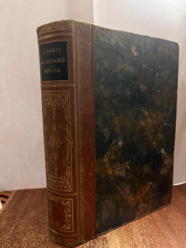 Makszim Gorkij - Az artam�novok