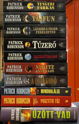 Patrick Robinson - 10 db Robinson k�tet: Tengeri farkas, T�jfun, L�zad�s a Shark fed�lzet�n, T�zer�, Barracuda 945, Nimitz anyahaj�, A lopakod�, Mindhal�lig, Puszt�t� t�z, �z�tt vad