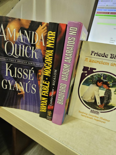 Vavyan Fable, Cynthia Parker, Barbara Taylor Bradford, Friede Birkner Amanda Quick - 5db romantika: Kissé gyanús+ Mogorva nyár+ Bizalom+ Három akaratos nő+ A szerelem útvesztőin