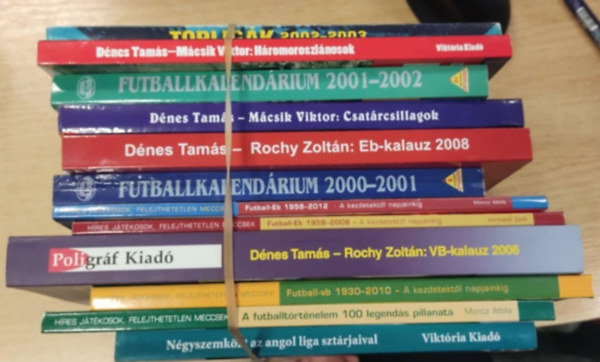 Focis k�nyvcsomag (12 k�tet): H�romoroszl�nosok + Futballkalend�rium 2001-2002 + Csat�rcsillagok + Eb-kalauz 2008 + Futballkalend�rium 2000-2001 + Az idegenl�gi� + Futball-Eb 1958-2012 + 1958-2008 + VB 1930-2010 + VB-kalauz 2006