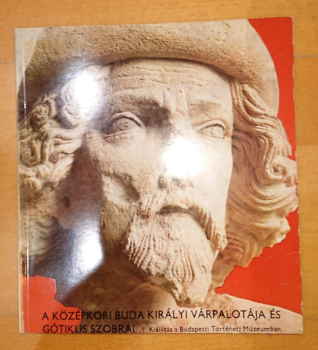 A kzpkori budai vrpalota s gtikus szobrai - Killts a Budapesti Trtneti Mzeumban